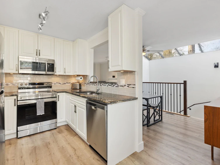 8556 Woodgrove Place, Burnaby, BC, V5A 4B1 - 21