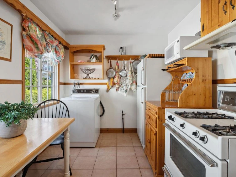 3463 Mons Drive, Vancouver, BC, V5M 3B5 - 9