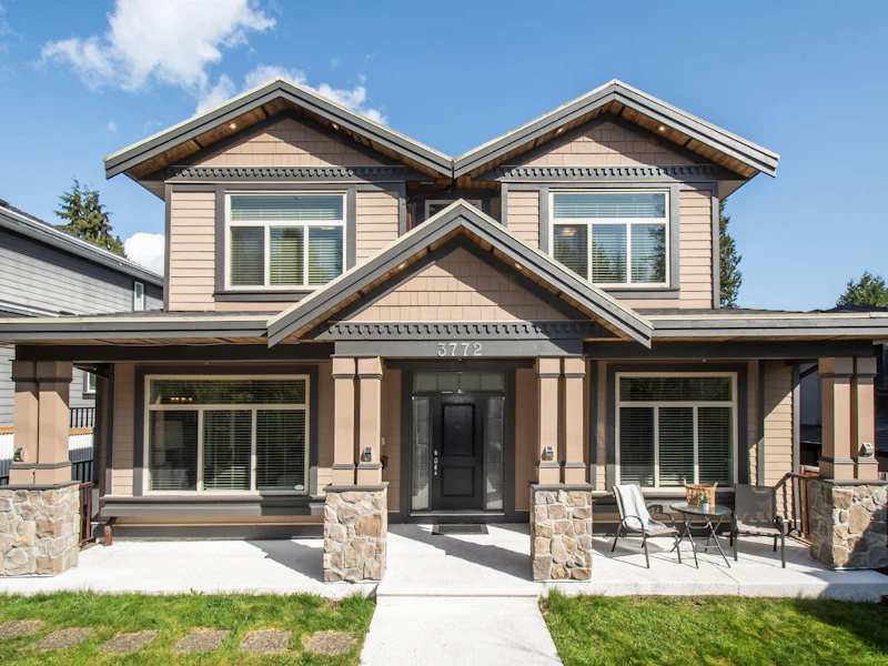 3772 Mountain Highway, North Vancouver BC V7K 2J1