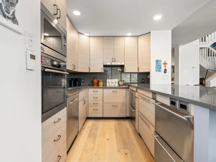 201-1236 Bidwell Street, Vancouver, BC, V6G 2K9 - 8