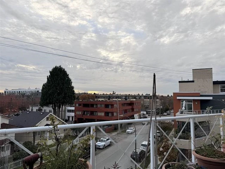 319-760 Kingsway, Vancouver, BC, V5V 3C1