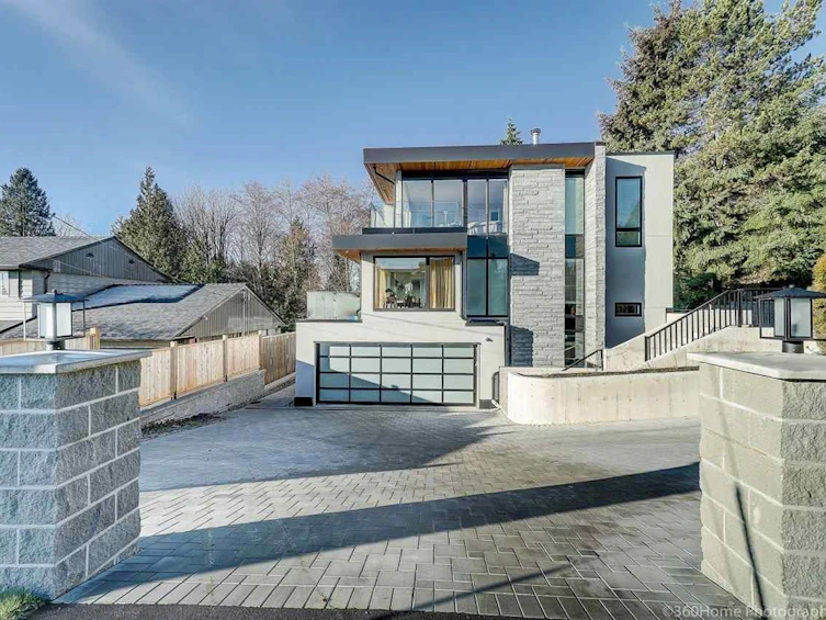 2010 Queens Avenue, West Vancouver, BC, V7V 2X9 - 2