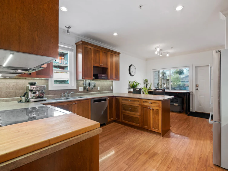1223 W 16th Street, North Vancouver, BC, V7P 1R5 - 6