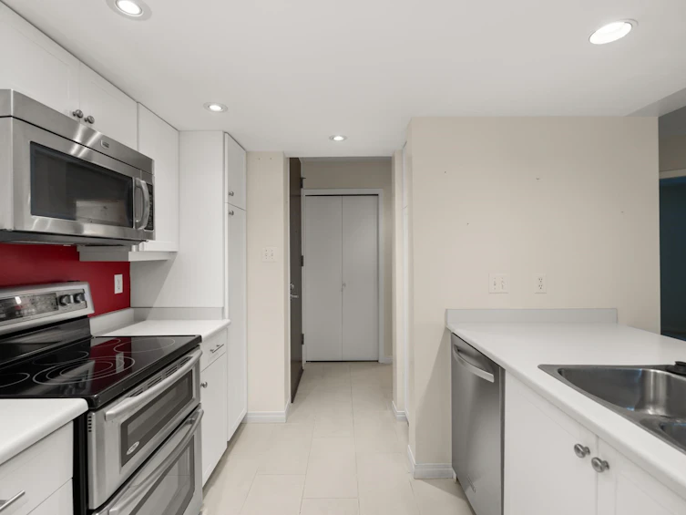 209-15025 Victoria Avenue, Surrey, BC, V4B 1G2 - 12