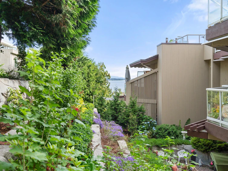 209-15025 Victoria Avenue, Surrey, BC, V4B 1G2 - 25