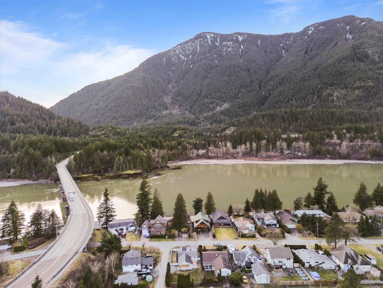 275 Water Avenue, Hope, BC, V0X 1L0 - 27