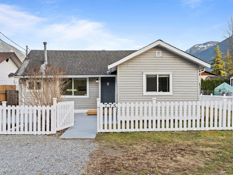 275 Water Avenue, Hope, BC, V0X 1L0