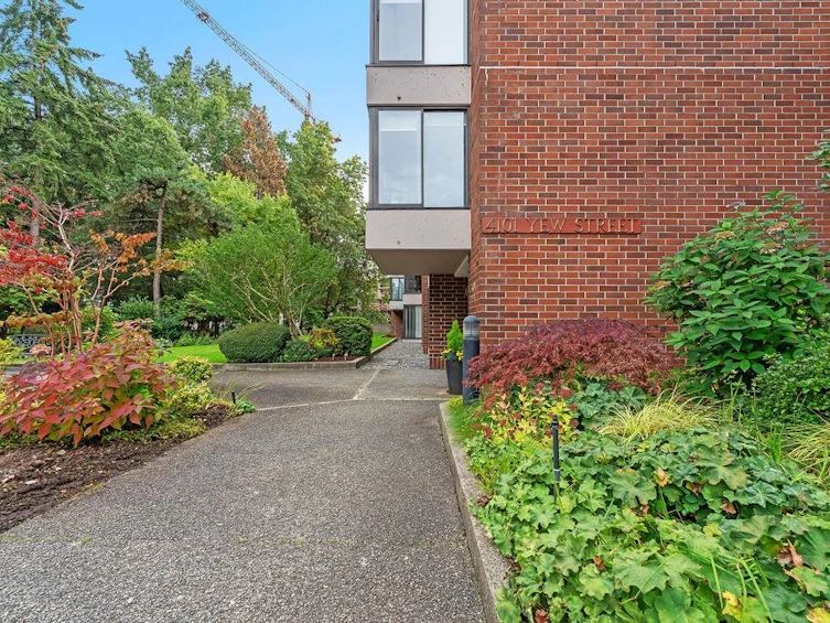 210-4101 Yew Street, Vancouver, BC, V6L 3B7 - 29