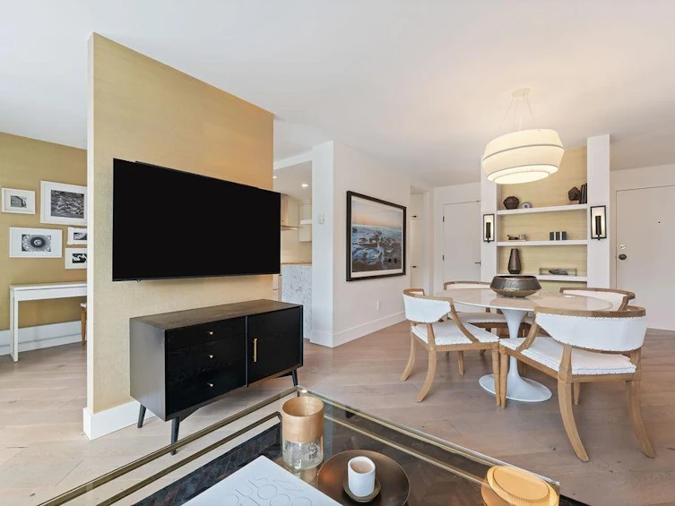 210-4101 Yew Street, Vancouver, BC, V6L 3B7 - 4