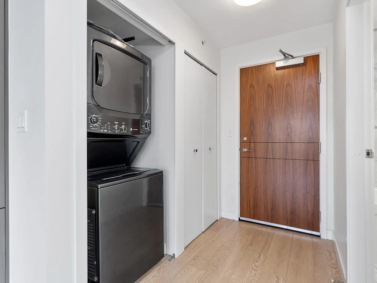 909-13696 100 Avenue, Surrey, BC, V3T 0L5 - 13