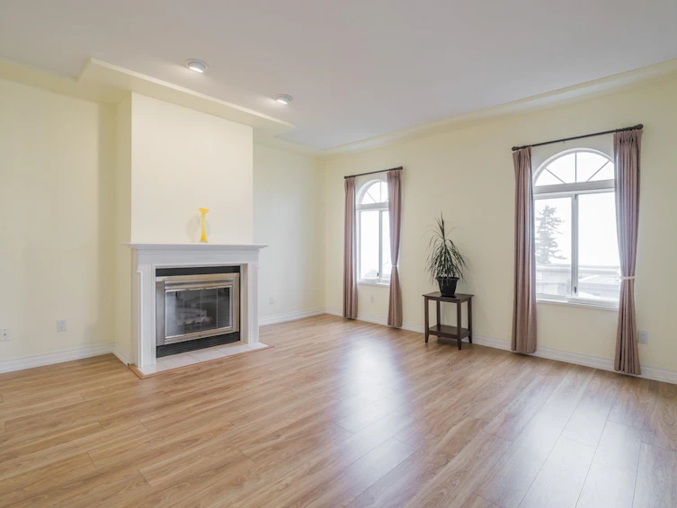 301-15130 Prospect Avenue, Surrey, BC, V4B 2B9 - 2