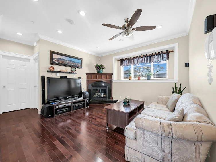 2213 Ferndale Street, Vancouver, BC, V5L 1Y6 - 2