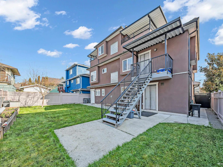 2213 Ferndale Street, Vancouver, BC, V5L 1Y6 - 11