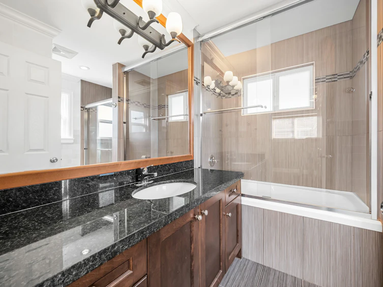 2213 Ferndale Street, Vancouver, BC, V5L 1Y6 - 21