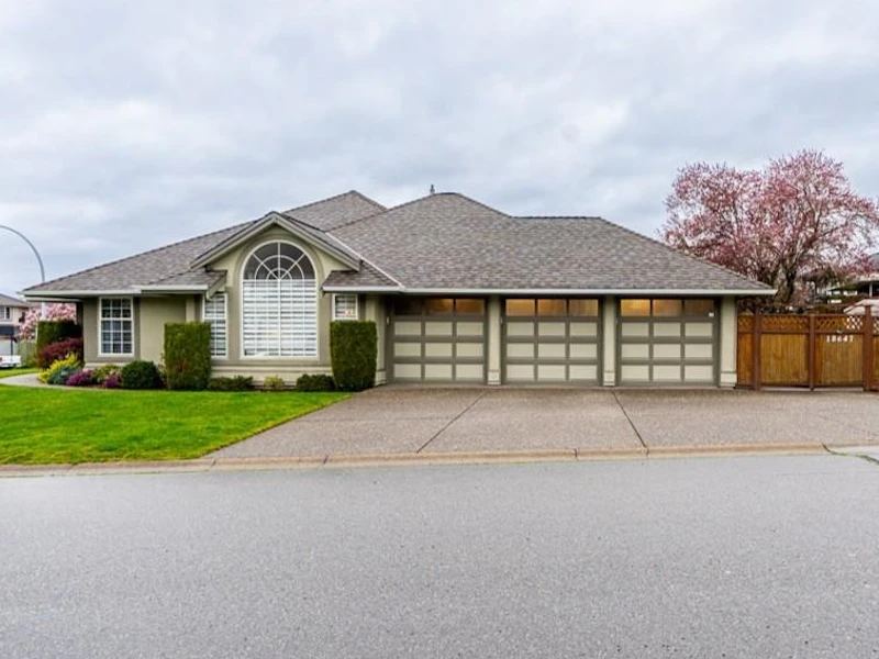 18647 56b Avenue, Surrey BC V3S 7N2