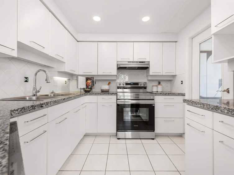 13C-199 Drake Street, Vancouver, BC, V6Z 2T9 - 12