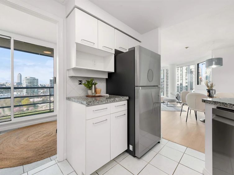13C-199 Drake Street, Vancouver, BC, V6Z 2T9 - 14