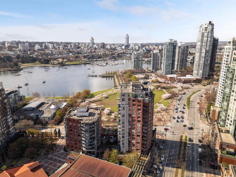 13C-199 Drake Street, Vancouver, BC, V6Z 2T9 - 11
