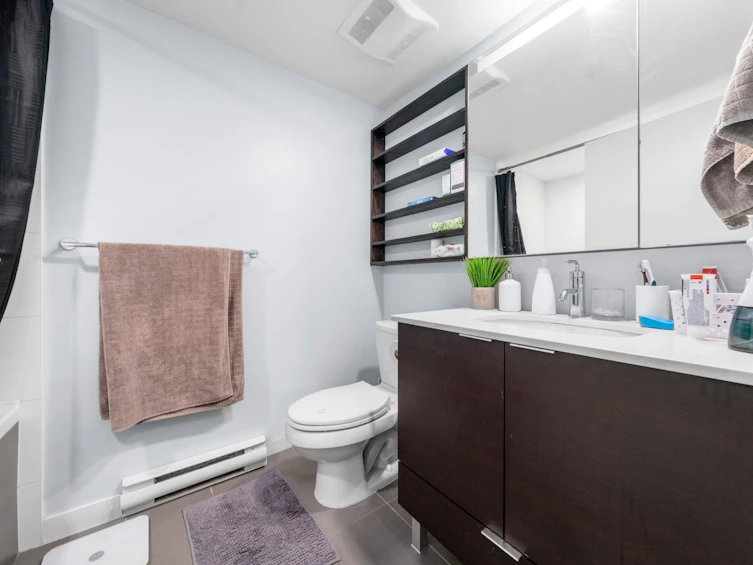 204-1679 Lloyd Avenue, North Vancouver, BC, V7P 0A9 - 25