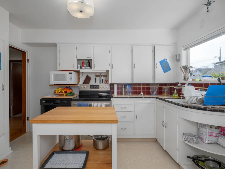 930 E 40th Avenue, Vancouver, BC, V5W 1M3 - 6