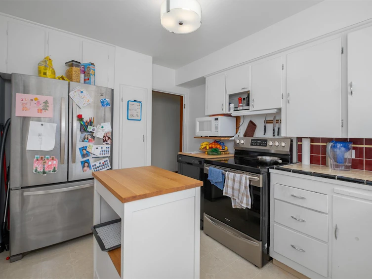 930 E 40th Avenue, Vancouver, BC, V5W 1M3 - 7