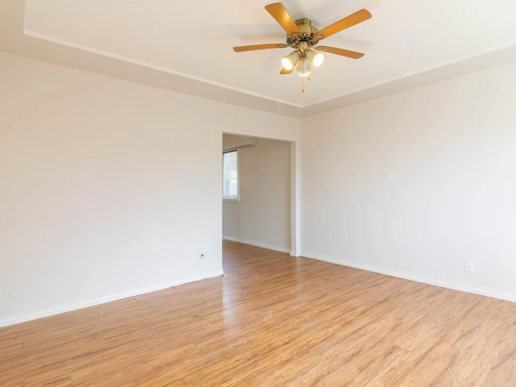 5630 Lincoln Street, Vancouver, BC, V5R 4P4 - 2