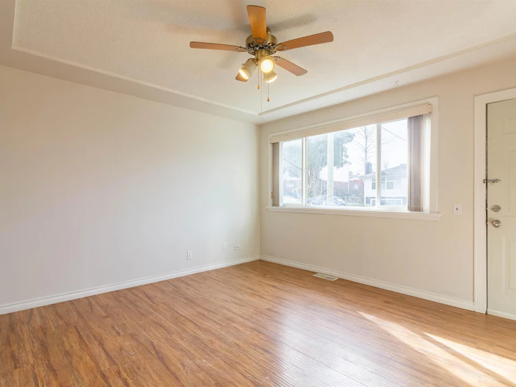 5630 Lincoln Street, Vancouver, BC, V5R 4P4 - 3