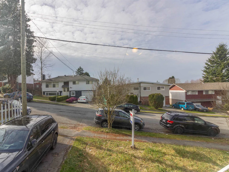 5630 Lincoln Street, Vancouver, BC, V5R 4P4 - 5