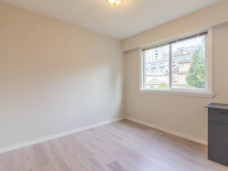 5630 Lincoln Street, Vancouver, BC, V5R 4P4 - 9
