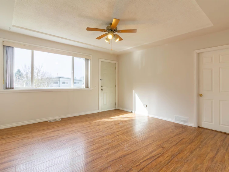 5630 Lincoln Street, Vancouver, BC, V5R 4P4 - 4