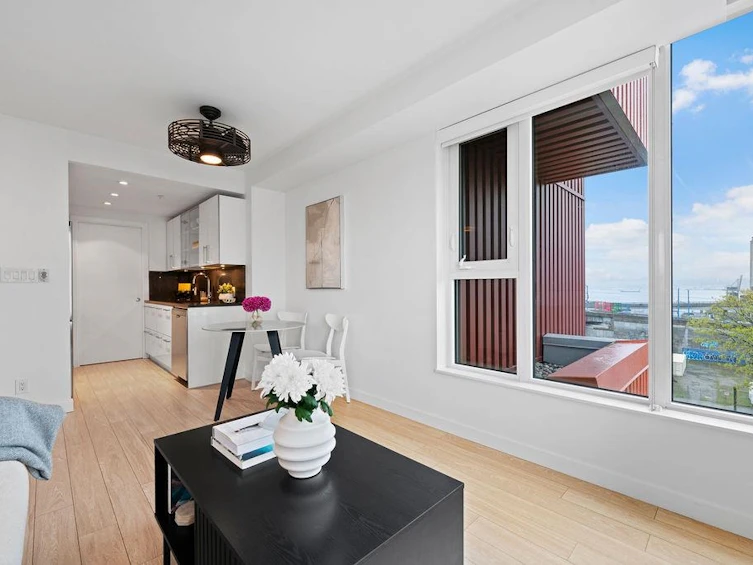 303-983 E Hastings Street, Vancouver, BC, V6A 0G9 - 2