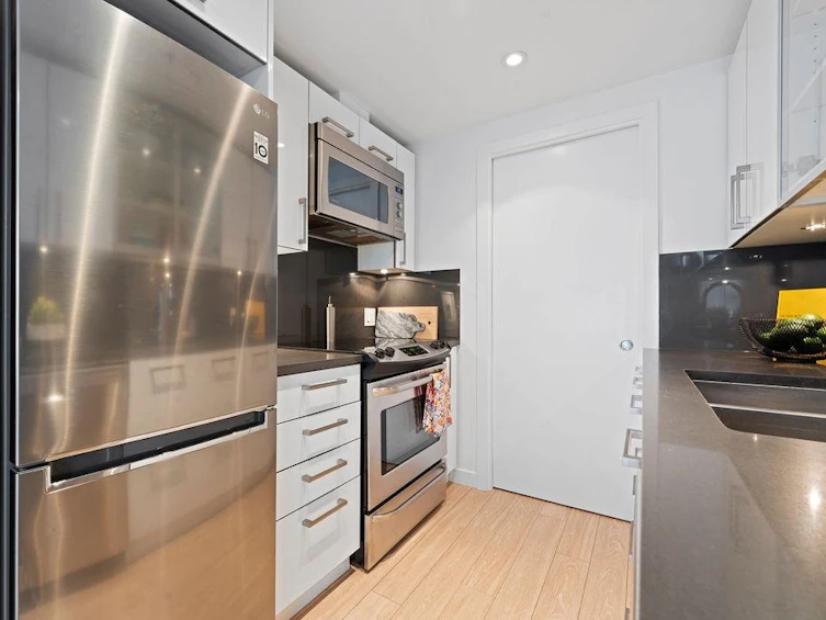 303-983 E Hastings Street, Vancouver, BC, V6A 0G9 - 9