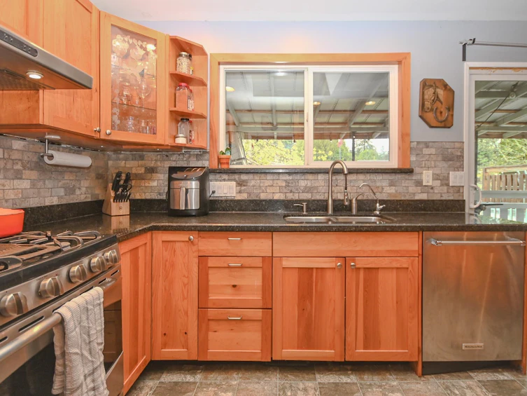 3661 Vincent Street, Port Coquitlam, BC, V3B 3T8 - 5