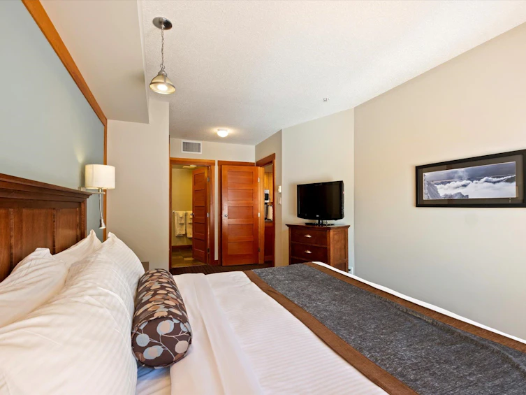 537-D-2036 London Lane, Whistler, BC, V8E 0N7 - 17