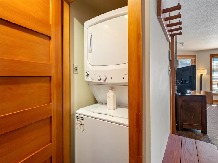 537-D-2036 London Lane, Whistler, BC, V8E 0N7 - 15