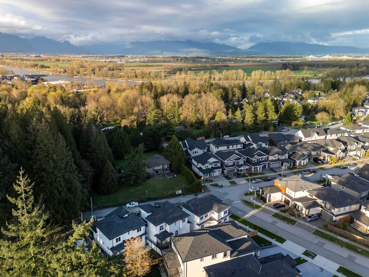 9889 Huckleberry Drive, Surrey, BC, V4N 6T4 - 38