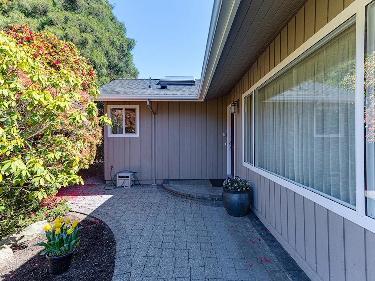 5268 Saratoga Drive, Delta, BC, V4M 2E9 - 2