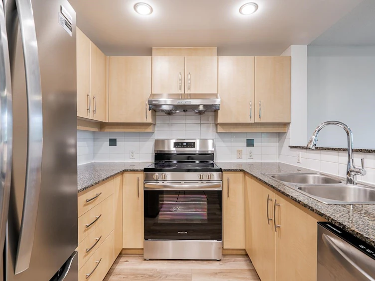 005-9298 University Crescent, Burnaby, BC, V5A 4X8 - 16