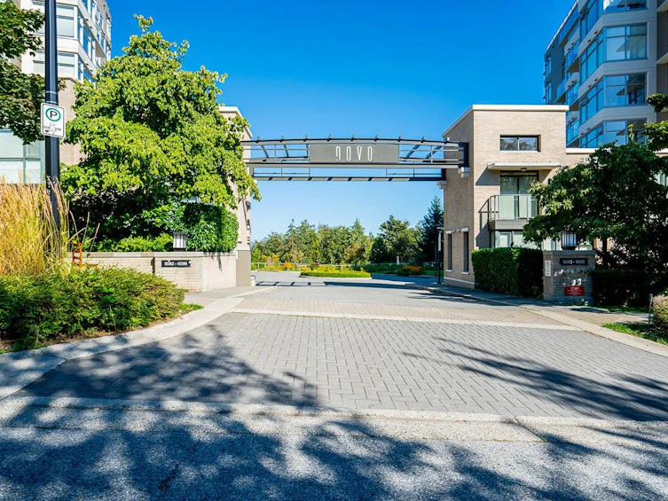 005-9298 University Crescent, Burnaby, BC, V5A 4X8 - 3