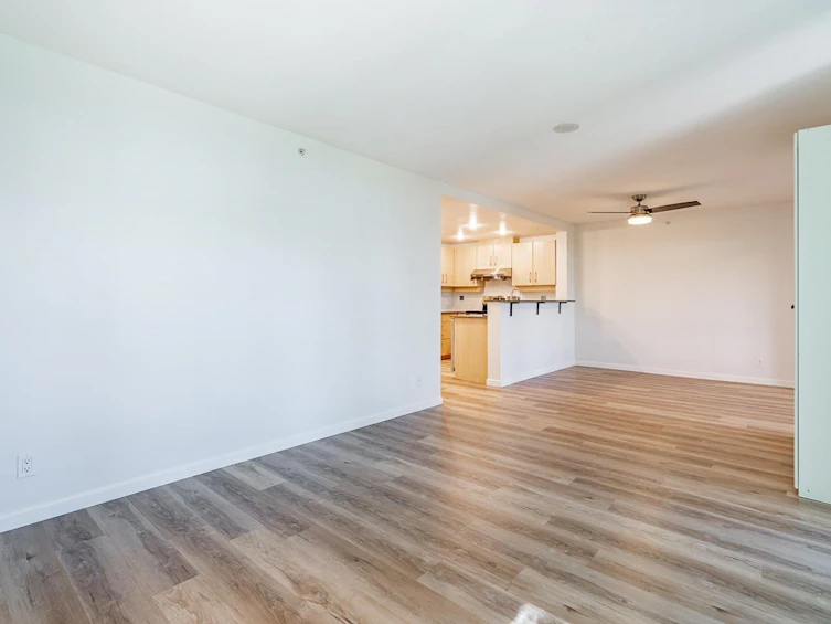 005-9298 University Crescent, Burnaby, BC, V5A 4X8 - 10