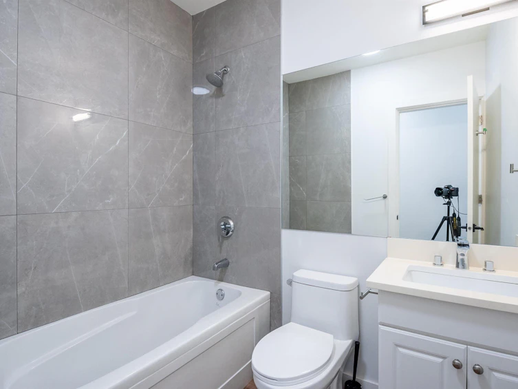 6192 Elgin Avenue, Burnaby, BC, V5H 3S4 - 26