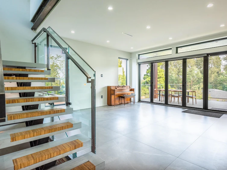6192 Elgin Avenue, Burnaby, BC, V5H 3S4 - 3