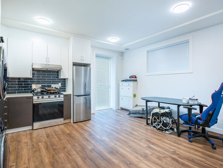 6192 Elgin Avenue, Burnaby, BC, V5H 3S4 - 20
