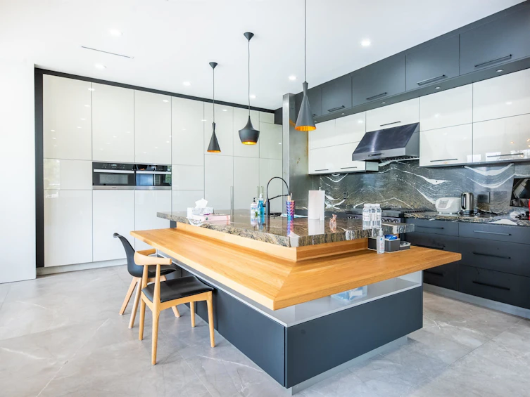 6192 Elgin Avenue, Burnaby, BC, V5H 3S4 - 9