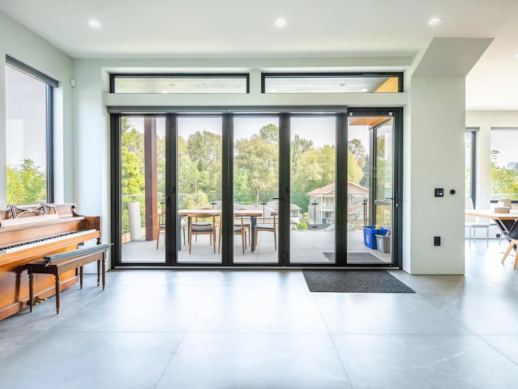 6192 Elgin Avenue, Burnaby, BC, V5H 3S4 - 4