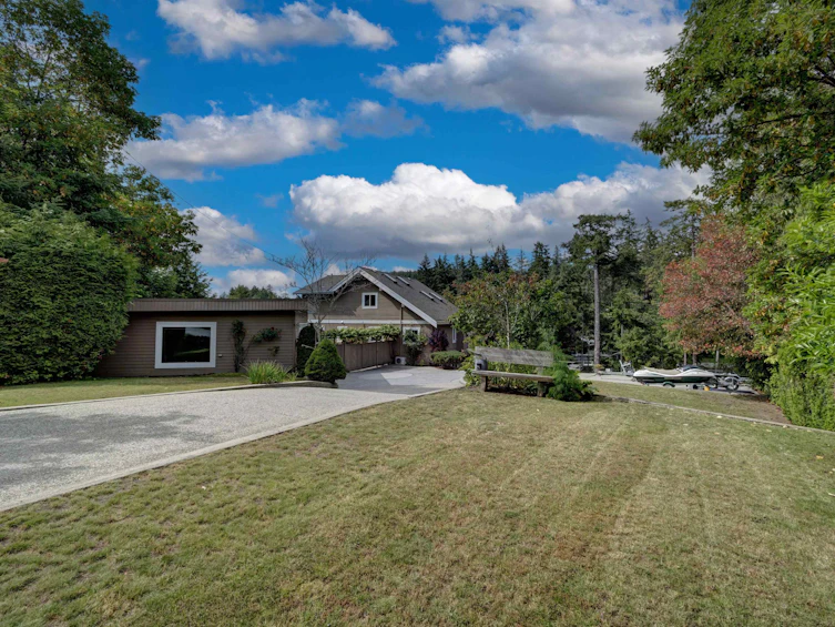 10054 Wescan Road, Halfmoon Bay, BC, V7Z 1G4 - 10