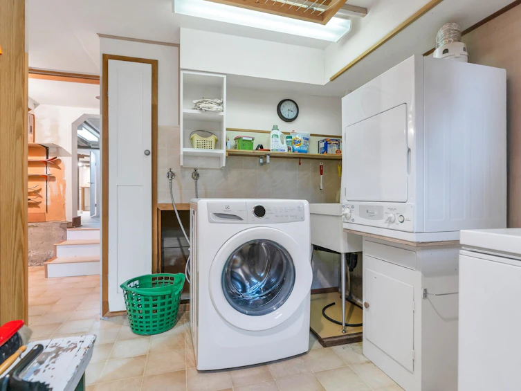 7032 Gray Avenue, Burnaby, BC, V5J 3Y8 - 32
