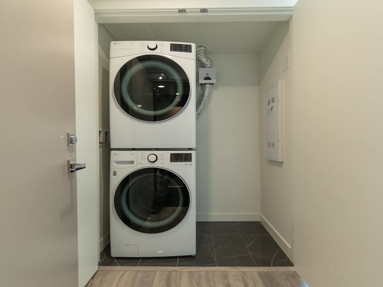 2709-9675 King George Boulevard, Surrey, BC, V3T 0T7 - 17