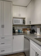 B102 40120 Willow Crescent