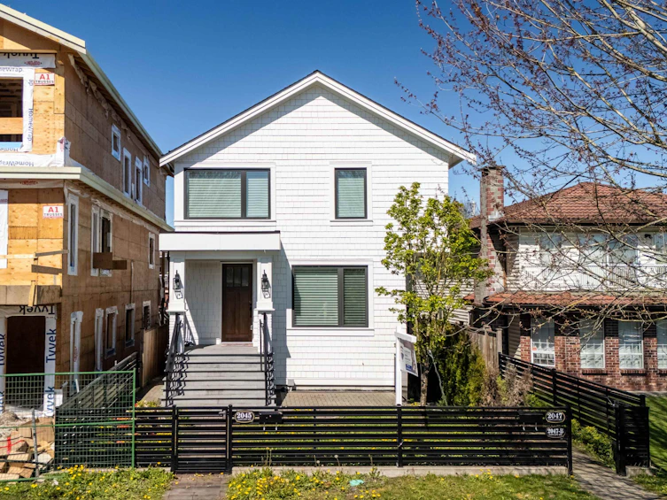 2047 E 51 Avenue, Vancouver, BC, V5P 1W2 - 2